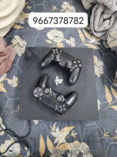 Selling PS4 pro 1tb with 2 dualshock controller