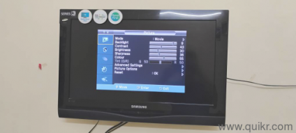 LCD DISPLAY TV IN FULL RUNNING CONDITION 