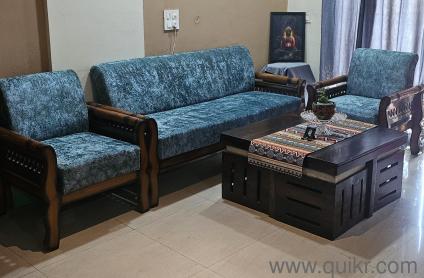 Selling a beautiful and highly durable 5-seater solid wooden sofa set In Bareilly