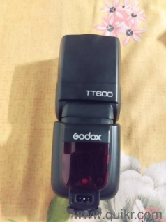 8 Year old Godox Tt 600 flash and trigger for canon. Not at all used. So new like condition.
