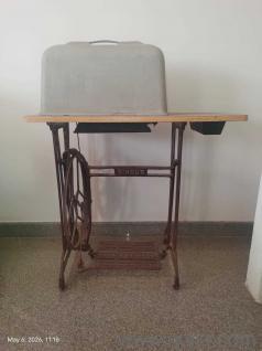 Singer sewing machine - Good Condition