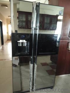 Samsung 585 l side by side door in excellent condition with water and ice dispenser 