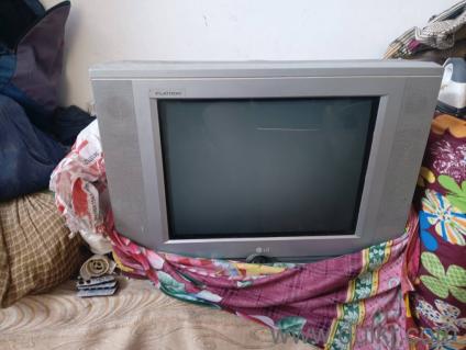 LG FLATRON COLOUR TV WORKING CONDITION MILD USED NO ISSUE 