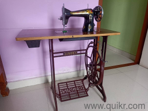 Singer Manual Sewing Machine with Table & Foot Pedal  Good Condition