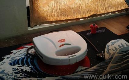 Bread toaster