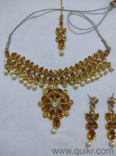 kundan set with earnings and tikaa 