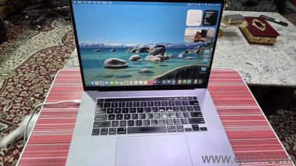 MACBOOK PRO. i9 proceasor 32 gb RAM. 500 SSD