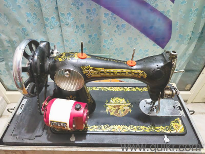 Vintage Singer Sewing Machine (Motorized) - Excellent Working Condition