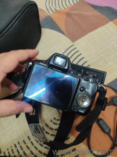 condition acchi hai charger nahi hai isliye or lens change kara kar update ho jayega