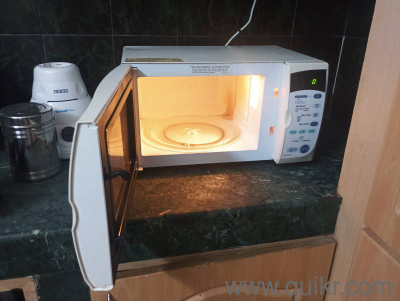 LG Microwave oven in very good working condition 