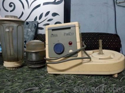 Good condition Food processor with many attachments on sale