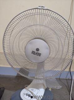 Polycab elanza table fan, working fine 10 months old. This comes with Anti Rust Coating Heat Guard- Thermal Overload Protector High Air Thrust with Heavy Duty Motor Aerodynamic Blades for Better.