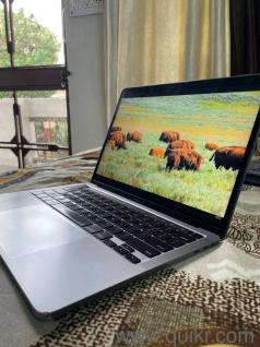 Apple MacBook Pro 13" Intel i5 | 16GB | 512GB | Touch Bar | Accessories