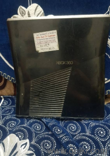 xbox 360 with aurora with 35 games and gta5 also