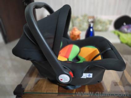 R for rabbit picaboo car seat cum rocker and carrier in excellent condition 