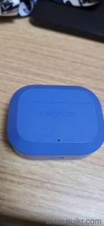slling earbud of one plus 3r with bill