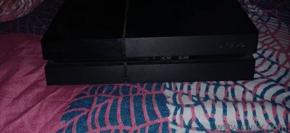 ps4 500gb with 10 game cd and 1 yr warranty 