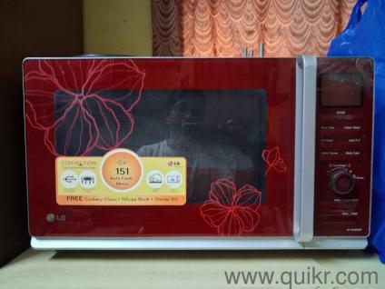 LG MC-8082PRR, a 30-litre convection microwave oven.