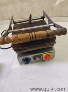 sandwich maker in working 