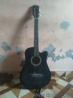 Acoustic Guitar in Good Condition (Needs 2 Strings) - 4,000