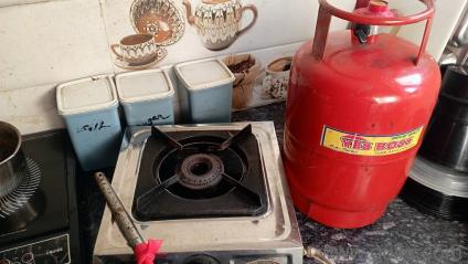 5 liter Gas cylinder & Single stove