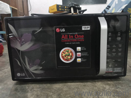 Microwave Convection Oven, new one, no scratch, used twice, selling for money, 4 years old, serious buyers msg
