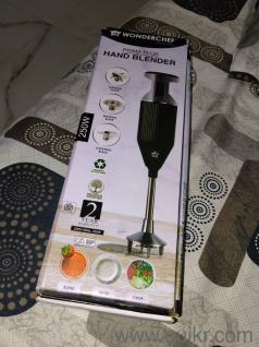 3 days use only new hand blender with 2 year warranty with all documentation and 3 bleds 
