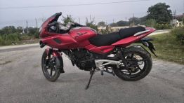 Bajaj Pulsar 220 F - 2011