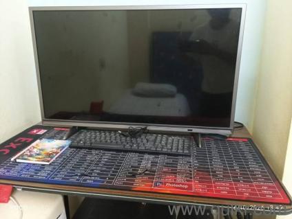 32-inch or 43-inch LG LED TV utilizing a distinct metallic silver bezel design