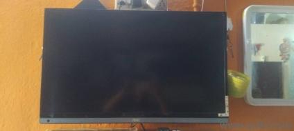 32 inches TV used less than 5 yrs 