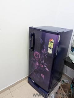 semi new fridge in good condition 