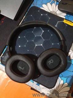 The JBL Tune 760NC is a lightweight, foldable, over-ear wireless headphone featuring JBL Pure Bass Sound