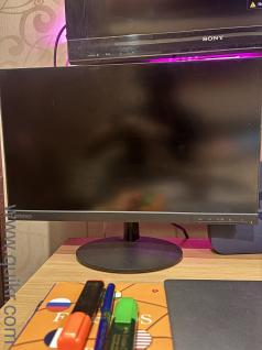 Lenovo 22 inch monitor with 60 hz display