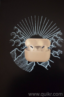 TWS eardopes in mint condition. No damage. High quality bass. Similar to airpods in design
