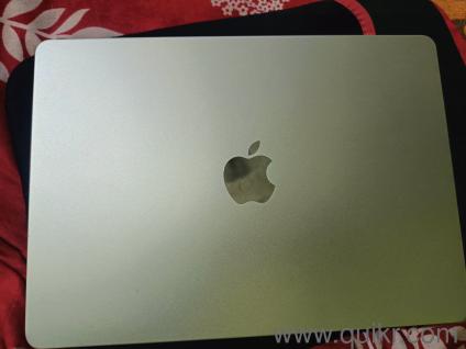 Macbook Air M2 , with 97% battery health, only minor lines on display