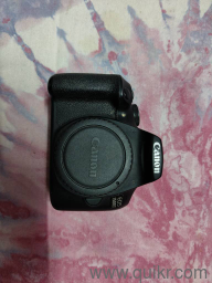 Canon 1500D camera with short and long lens
