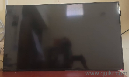 samsung TV in good condition,  with wall mount