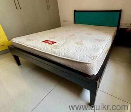 Rarely used 78x60 queen size 6 inch mattress 