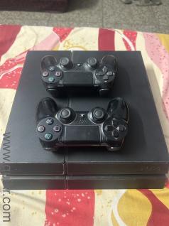 Ps4 with 2 controllers 
