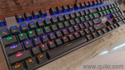 Gaming keyboard and headphones 