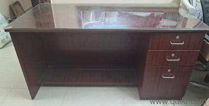 Office executive table with glass 