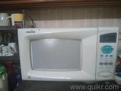 Microwave in good working condition ideal for heating food