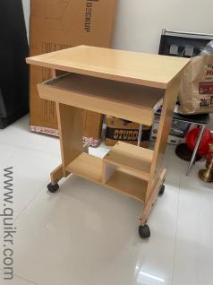 Computer Table with wheels