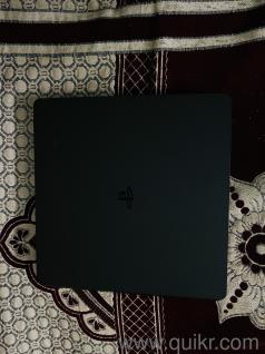 PS4 Slim 1Tb with 2 controllers and deluxe ps plus till 25 oct