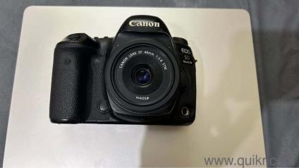 Canon 5D Mark 4 w 40mm f2.8 lens, charger and battery FULL FRAME
