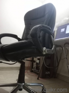 am selling this chair because I am leaving Delhi, so I need to sell it urgently.