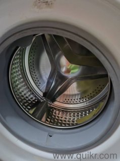 Fully automatic Samsung 6kg front-load washing machine, good condition, efficient performance, reliable and water-saving. Price: 8,000.