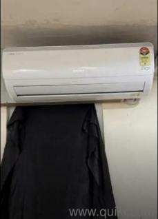 AC 1.5 ton 1yr old hardly used for 4 months 