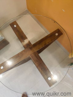glass center table in good proce
