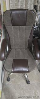 Office Chair: 360 degree rotating, height adjustable